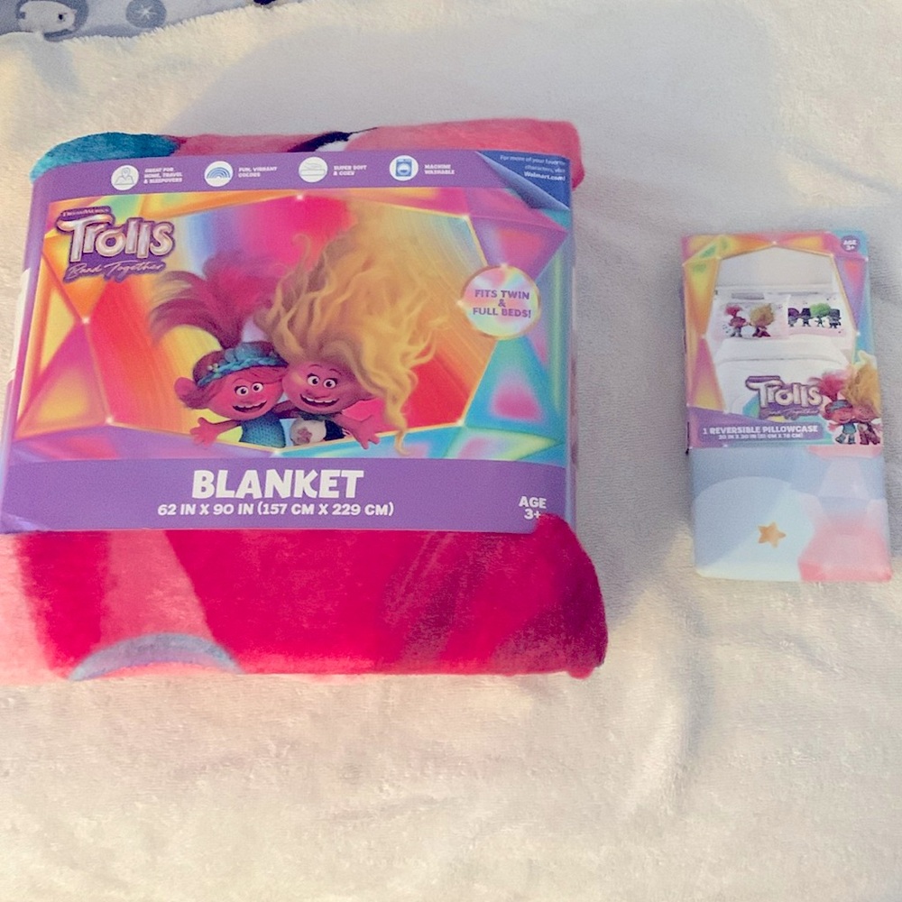 DREAMWORKS TROLLS BAND TOGETHER TWIN/ FULL SIZE BLANKET 62" X 90" & PILLOWCASE